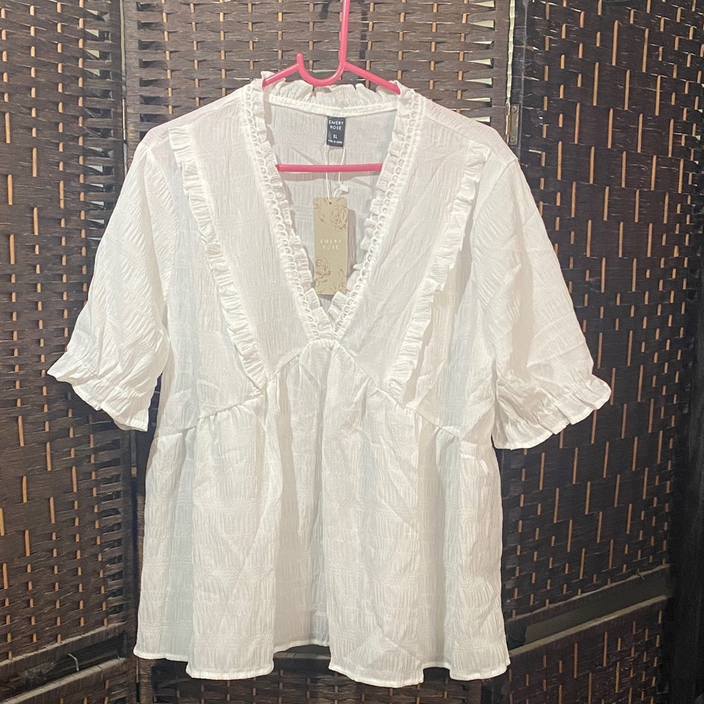 Chic White Ruffled V-Neck Blouse